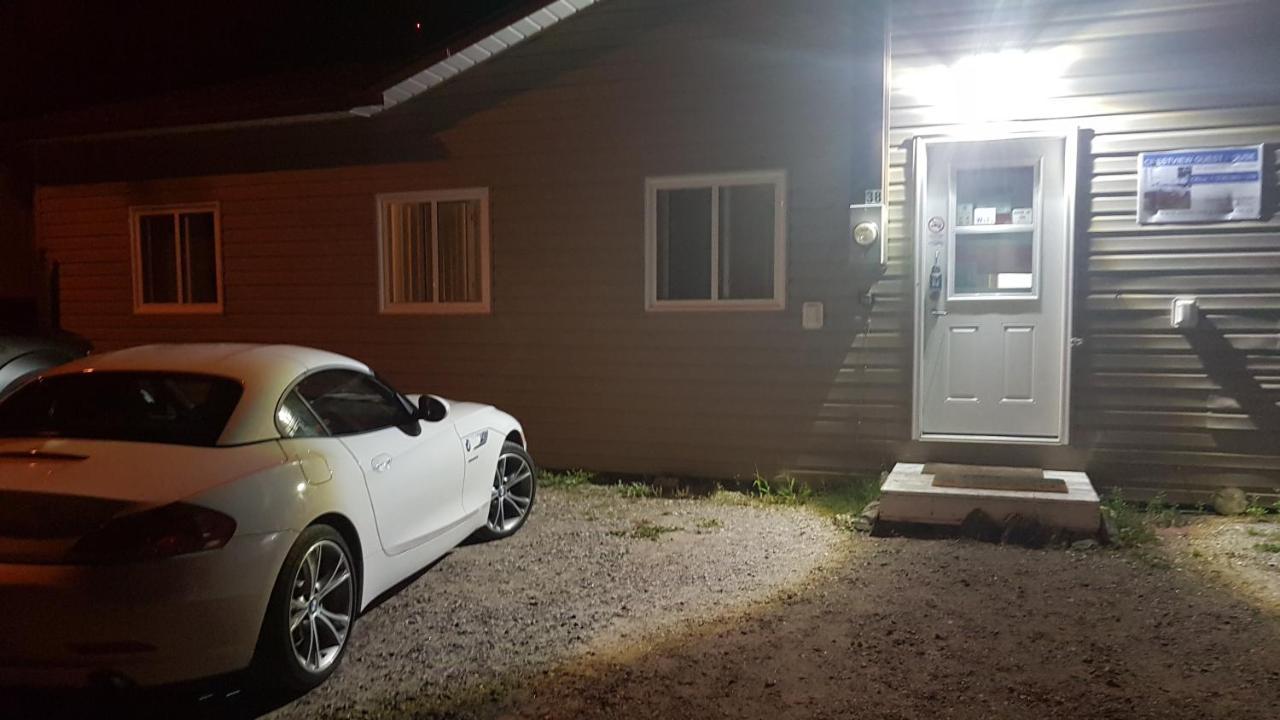 Preferred Rooms By Crestview Guest House Chapleau Eksteriør bilde